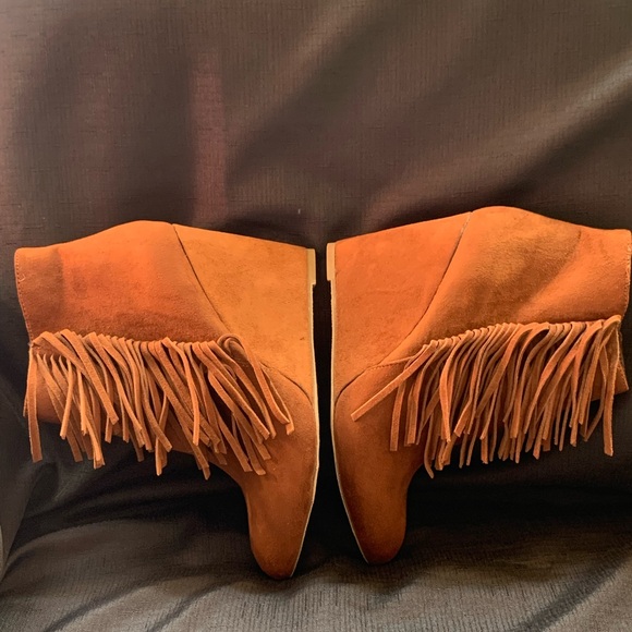 Texas Holdem like Beyoncé- Madden Girl suede booties, sz 8.5, worn 1x, like new - Picture 5 of 11